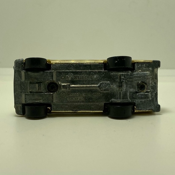 1977 Hot Wheels Ford Thunderbird T-Bird Gleam Team Gold Chrome Car - Picture 6 of 6